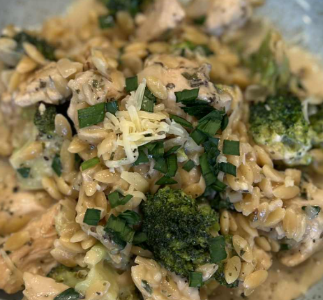 Cheezy One-Pot Chicken & Broccoli Orzo - 4 Serves